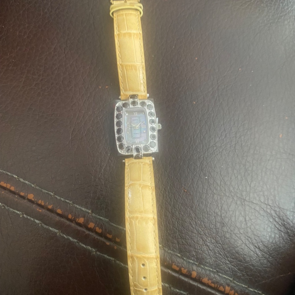New Badavici women’s fashion watch elegant design w/box - Picture 3 of 5